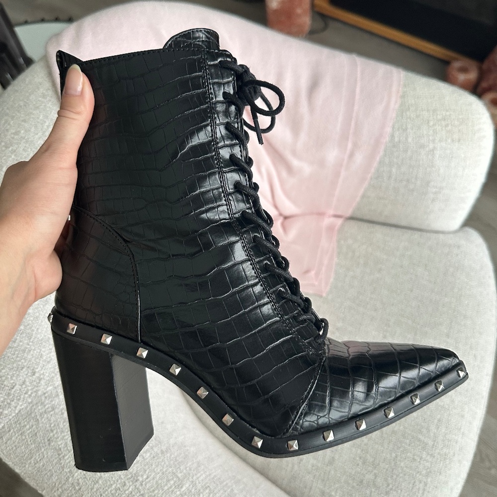 6.5 Charles David boots